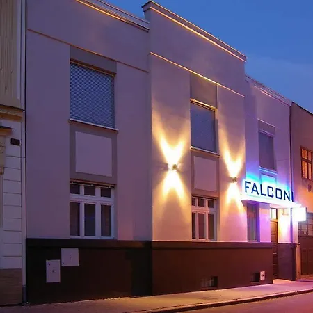 Falconi 4*