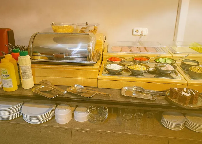 Falconi ゲストハウス 3*