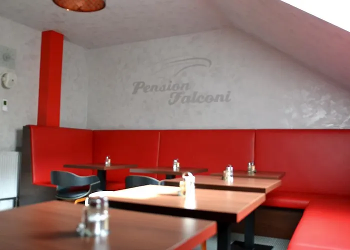 ゲストハウス Falconi 3*
