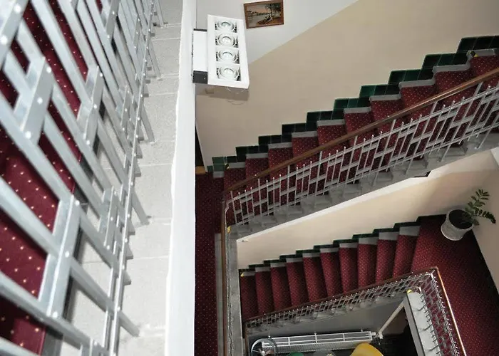 Falconi ゲストハウス 3*